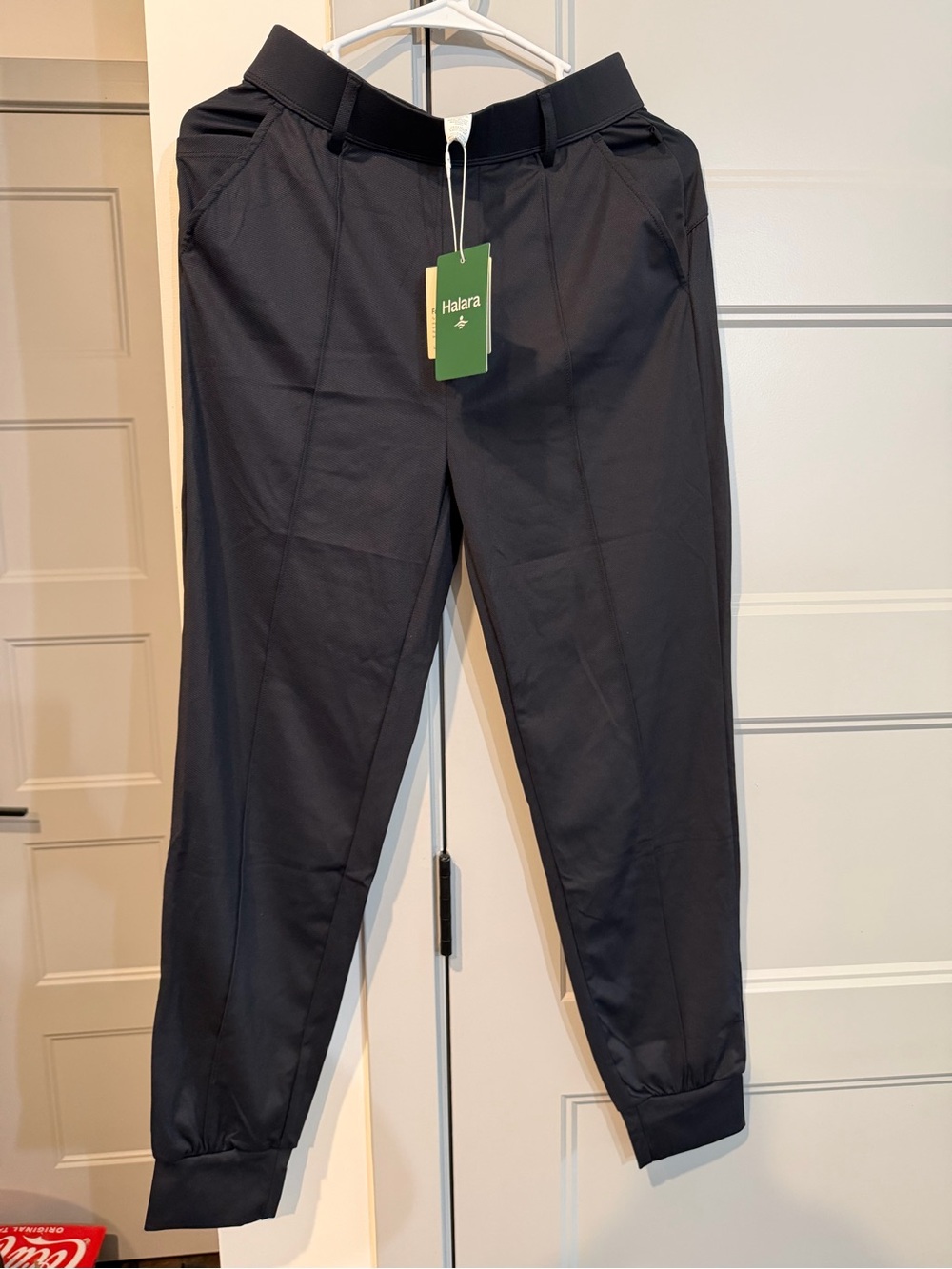 HALARA Men’s Black Joggers with Elastic Cuffs